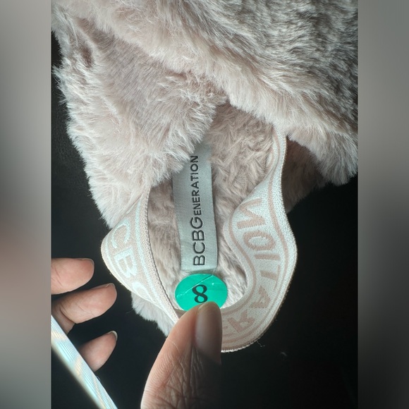 BCBG BCBGeneration Pink Faux Fur Slide Slipper Size 8 - Picture 5 of 5